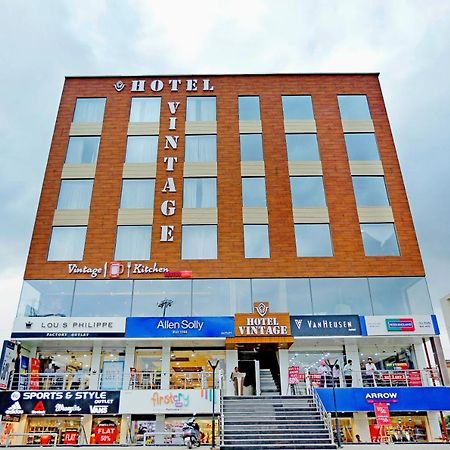 Hotel Vintage Zirakpur Chandigarh Panchkula Exteriör bild