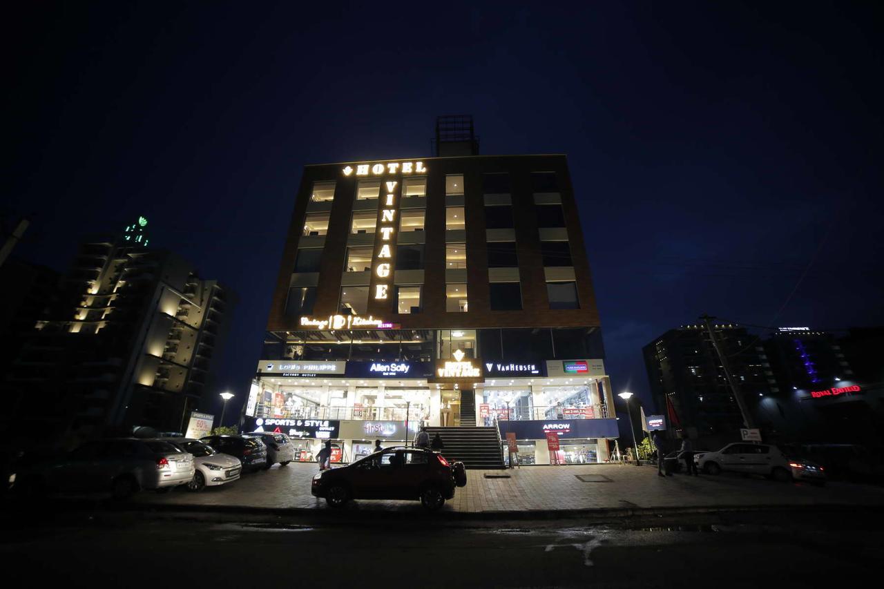Hotel Vintage Zirakpur Chandigarh Panchkula Exteriör bild
